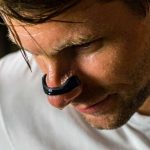 Magnetische neusstrip voor een betere slaap